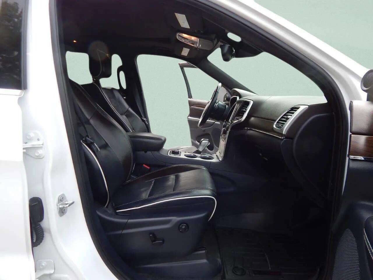 Used 2016 Jeep Grand Cherokee Overland w/ Advanced Technology Group image 14