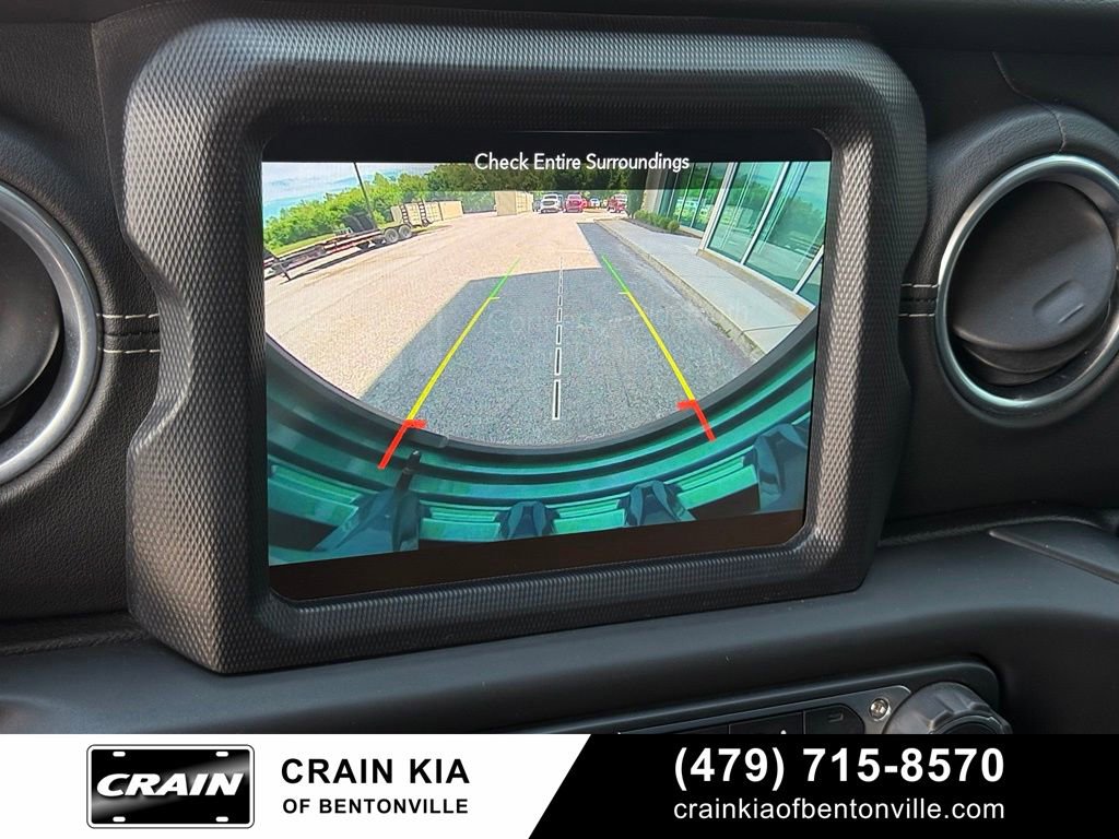 Used 2018 Jeep Wrangler Unlimited Sahara AWD/4WD image 17