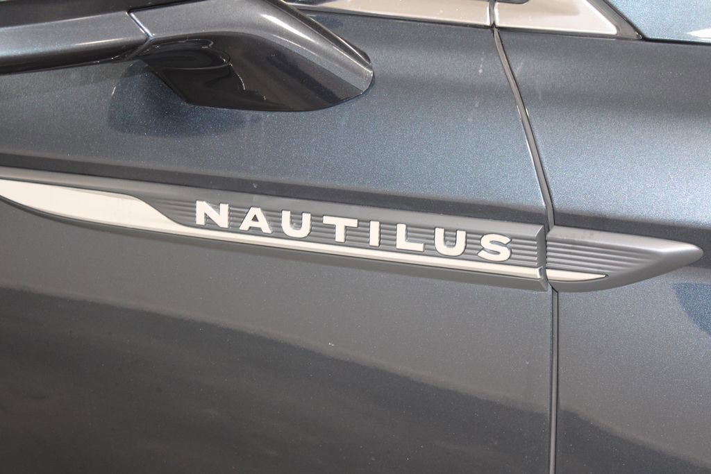 Used 2023 Lincoln Nautilus Reserve image 11