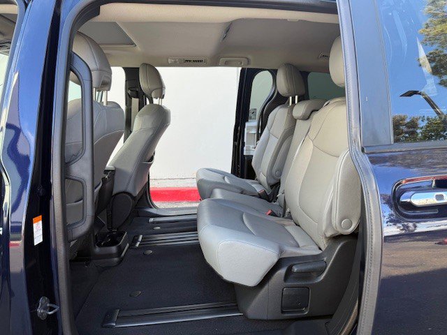 Used 2025 Toyota Sienna XLE image 15