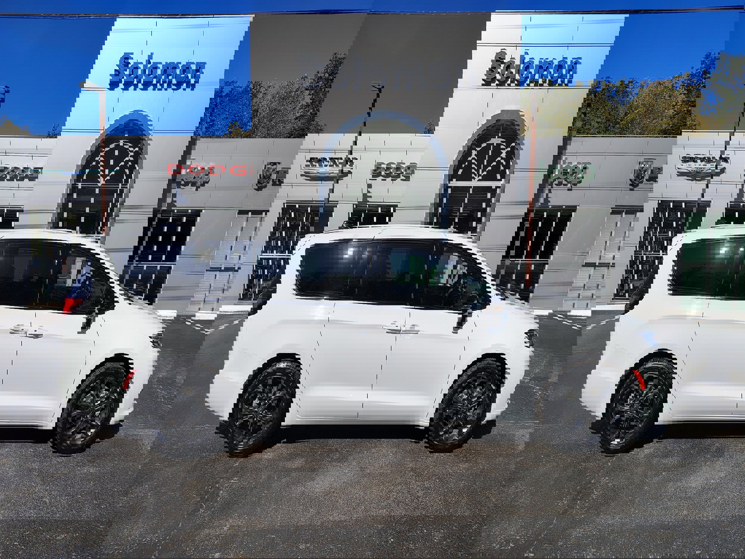 New 2026 Chrysler Pacifica Select image 1