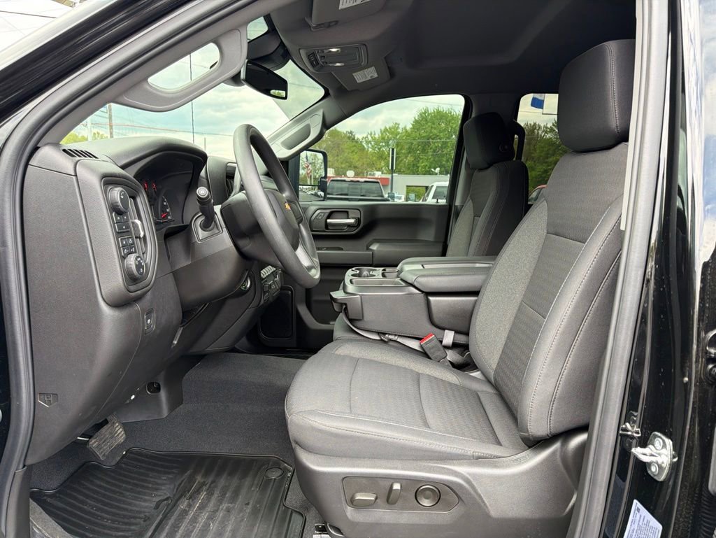 Used 2025 Chevrolet Silverado 2500 Custom w/ Custom Value Package AWD/4WD image 7