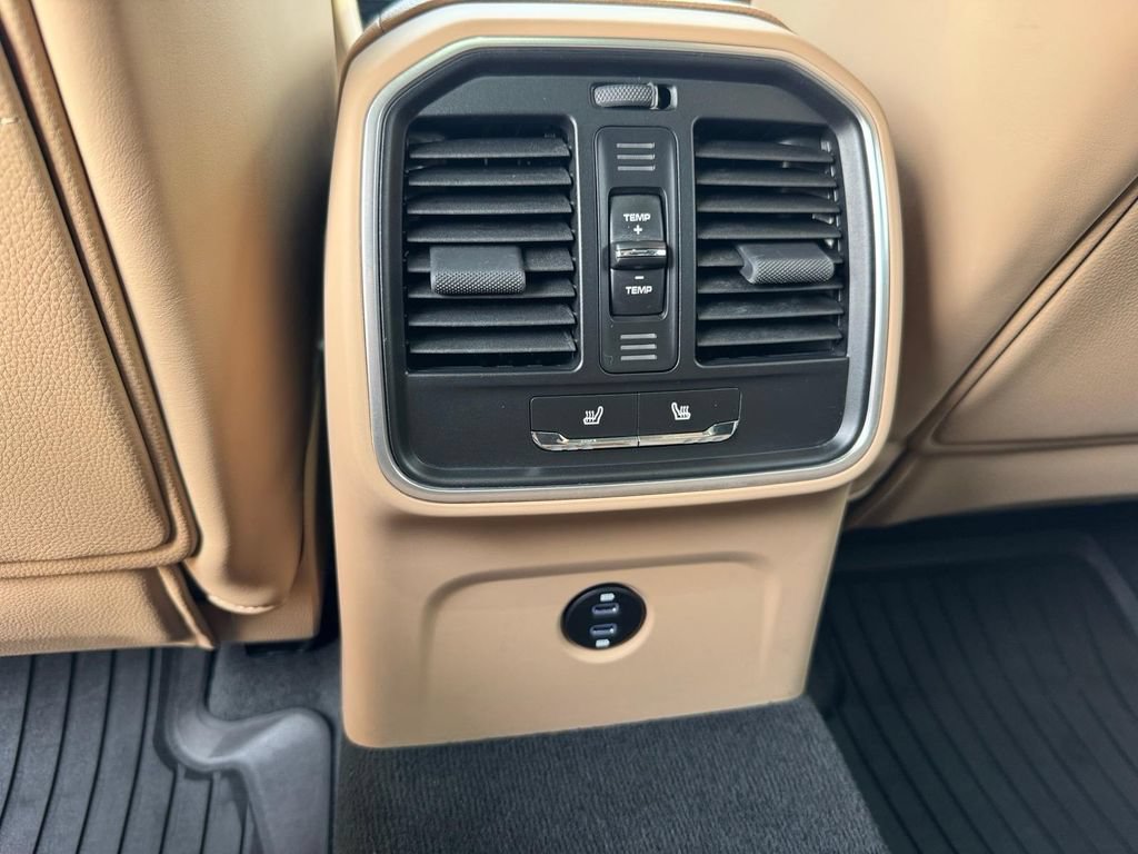 Used 2024 Porsche Macan AWD/4WD image 10