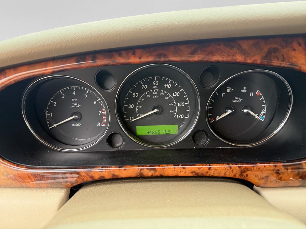 Used 2004 Jaguar XJ8 RWD image 12