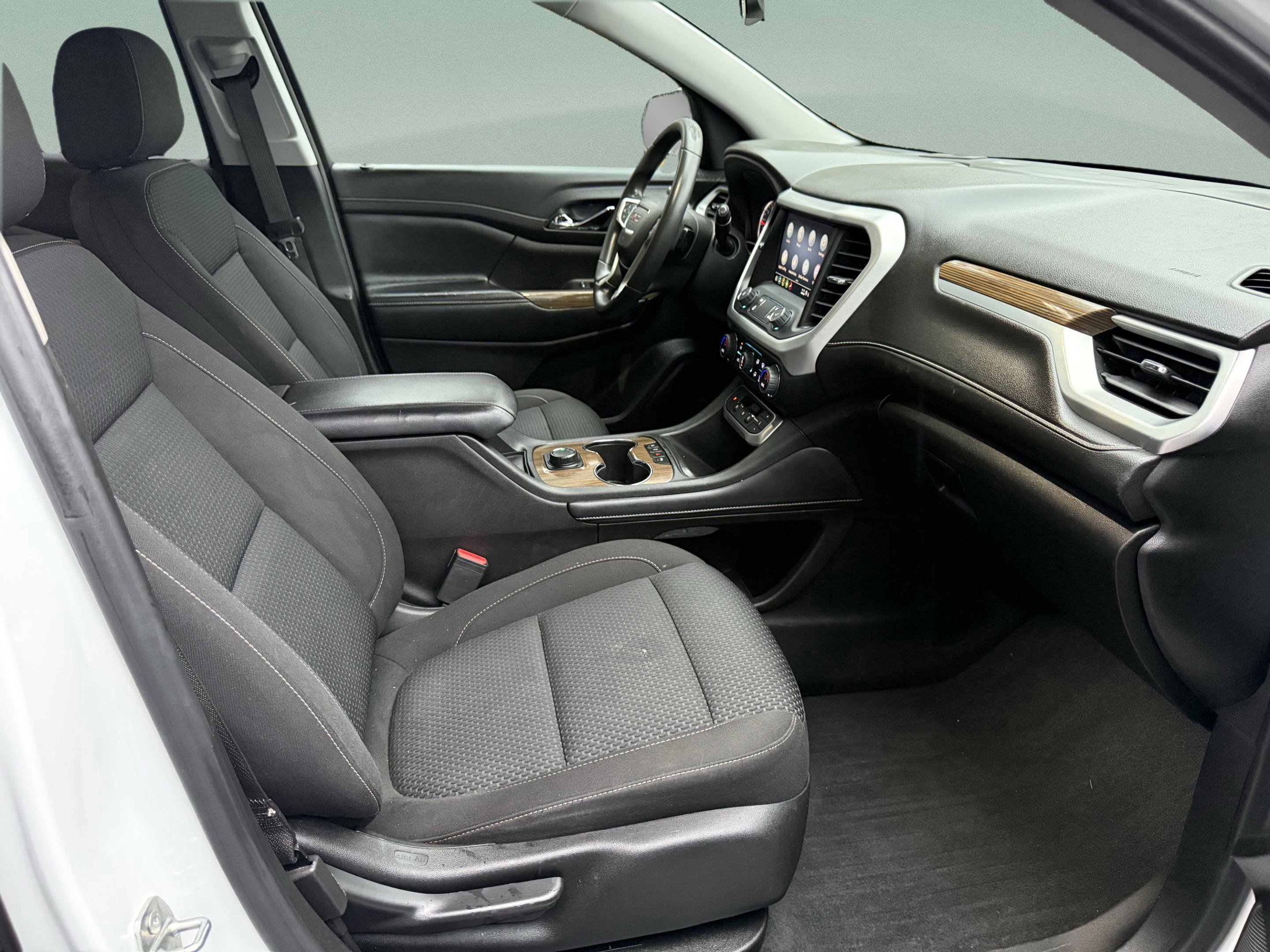 Used 2022 GMC Acadia SLE image 31