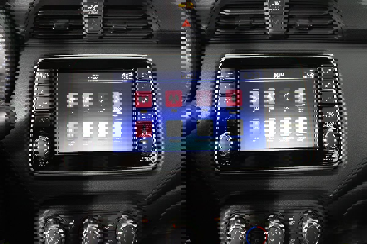 Used 2025 Nissan Versa S w/ Trunk Package image 15