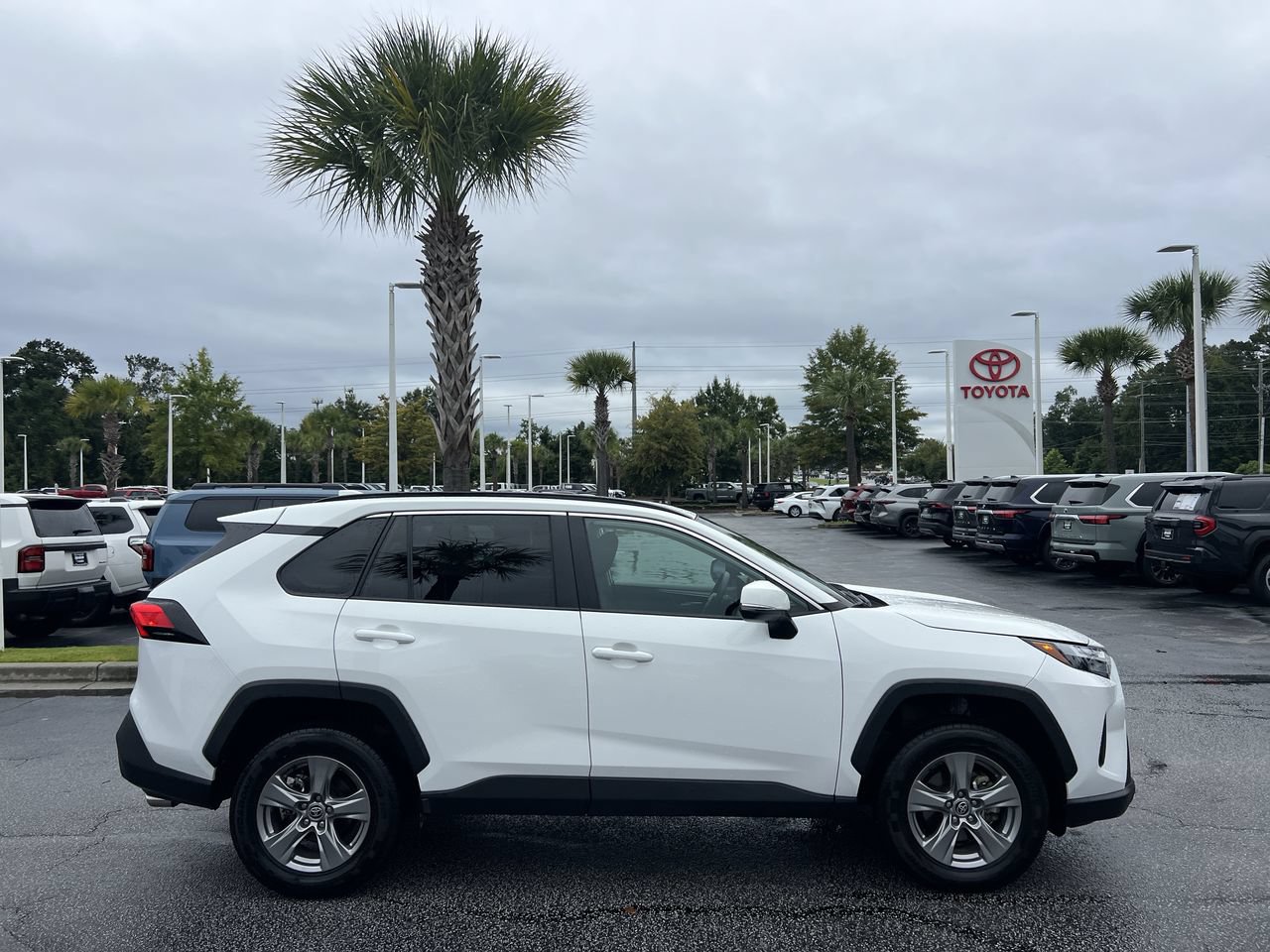 Used 2025 Toyota RAV4 XLE AWD/4WD image 11