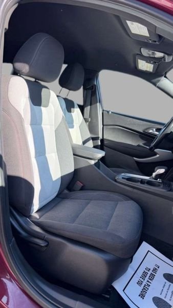 Used 2024 Chevrolet Trax RS image 34