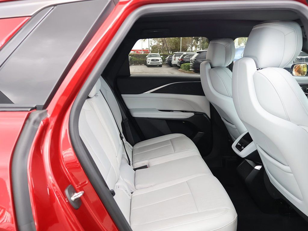 Used 2024 Cadillac Lyriq Sport image 38