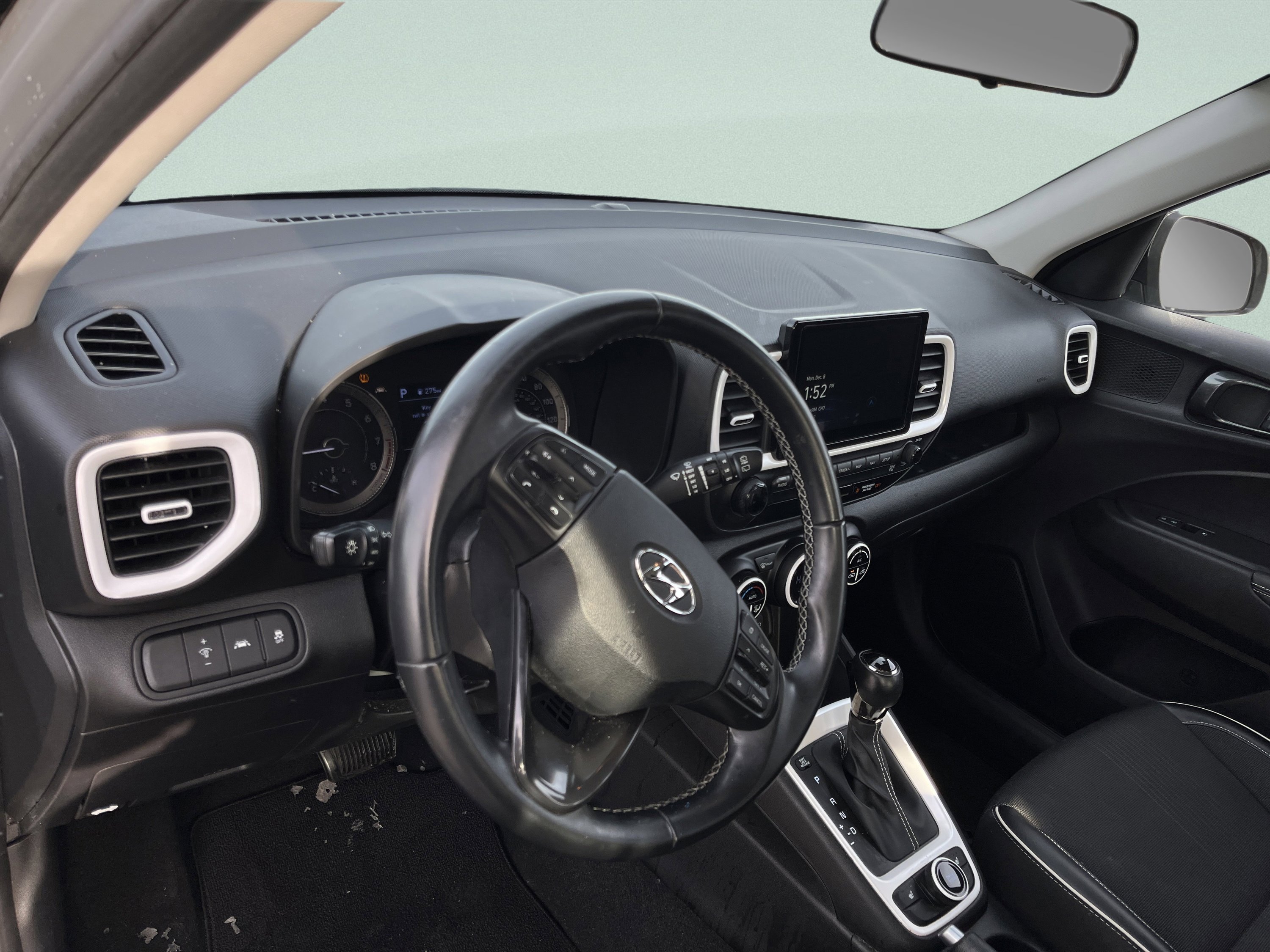 Used 2022 Hyundai Venue Limited FWD image 17