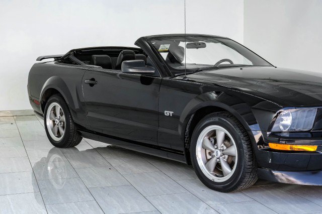 Used 2006 Ford Mustang GT RWD image 36