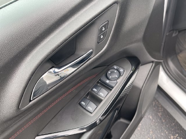 Used 2025 Chevrolet Trax RS w/ Driver Confidence Package FWD image 12