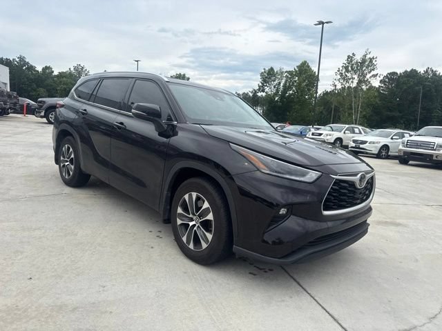 Used 2021 Toyota Highlander XLE FWD image 7