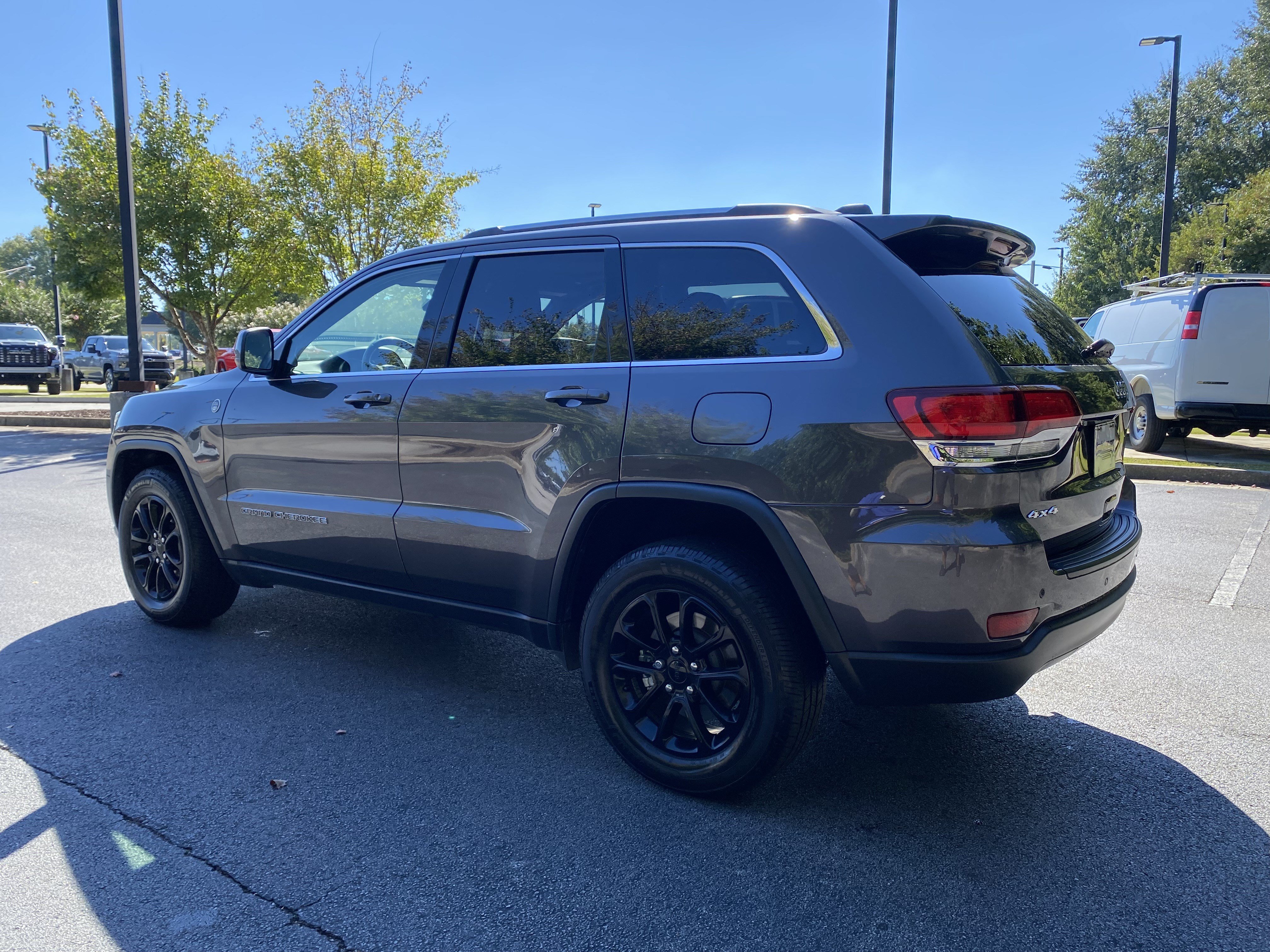 Used 2021 Jeep Grand Cherokee Laredo AWD/4WD image 7