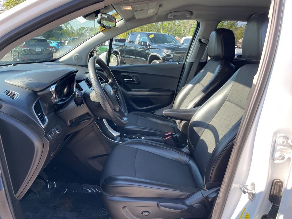 Used 2022 Chevrolet Trax LT AWD/4WD image 4