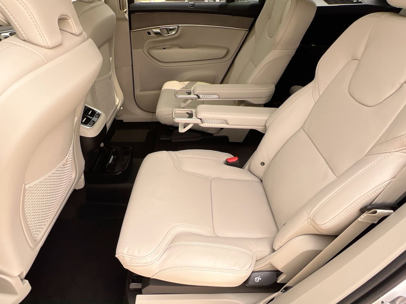 New 2026 Volvo XC90 B6 Ultra w/ Protection Package Premier image 25