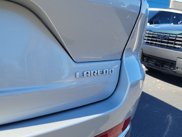 Used 2025 Jeep Grand Cherokee Laredo RWD image 8