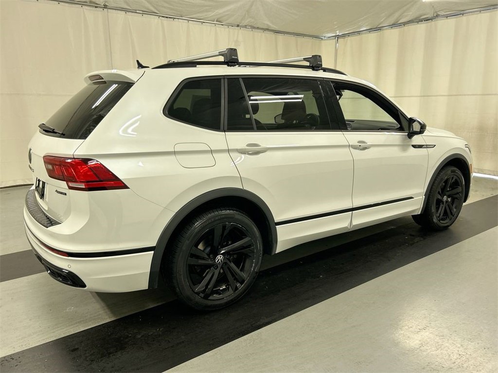 Used 2023 Volkswagen Tiguan SE R-Line image 2