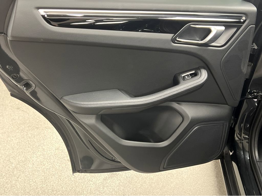 Used 2023 Porsche Macan image 18