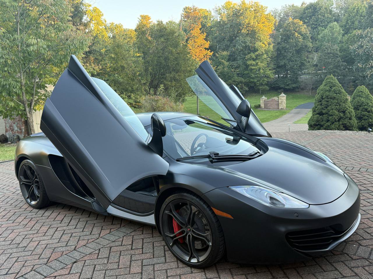 Used 2012 McLaren MP4-12C Coupe RWD image 2