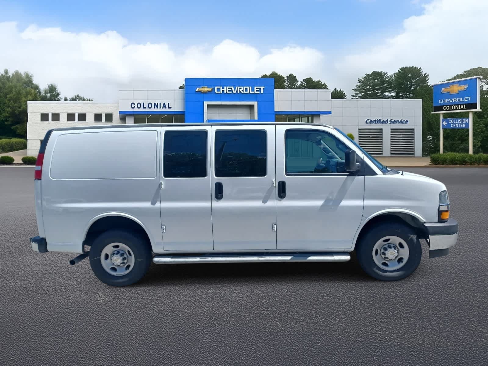 Used 2024 Chevrolet Express 2500 w/ Driver Convenience Package RWD image 3