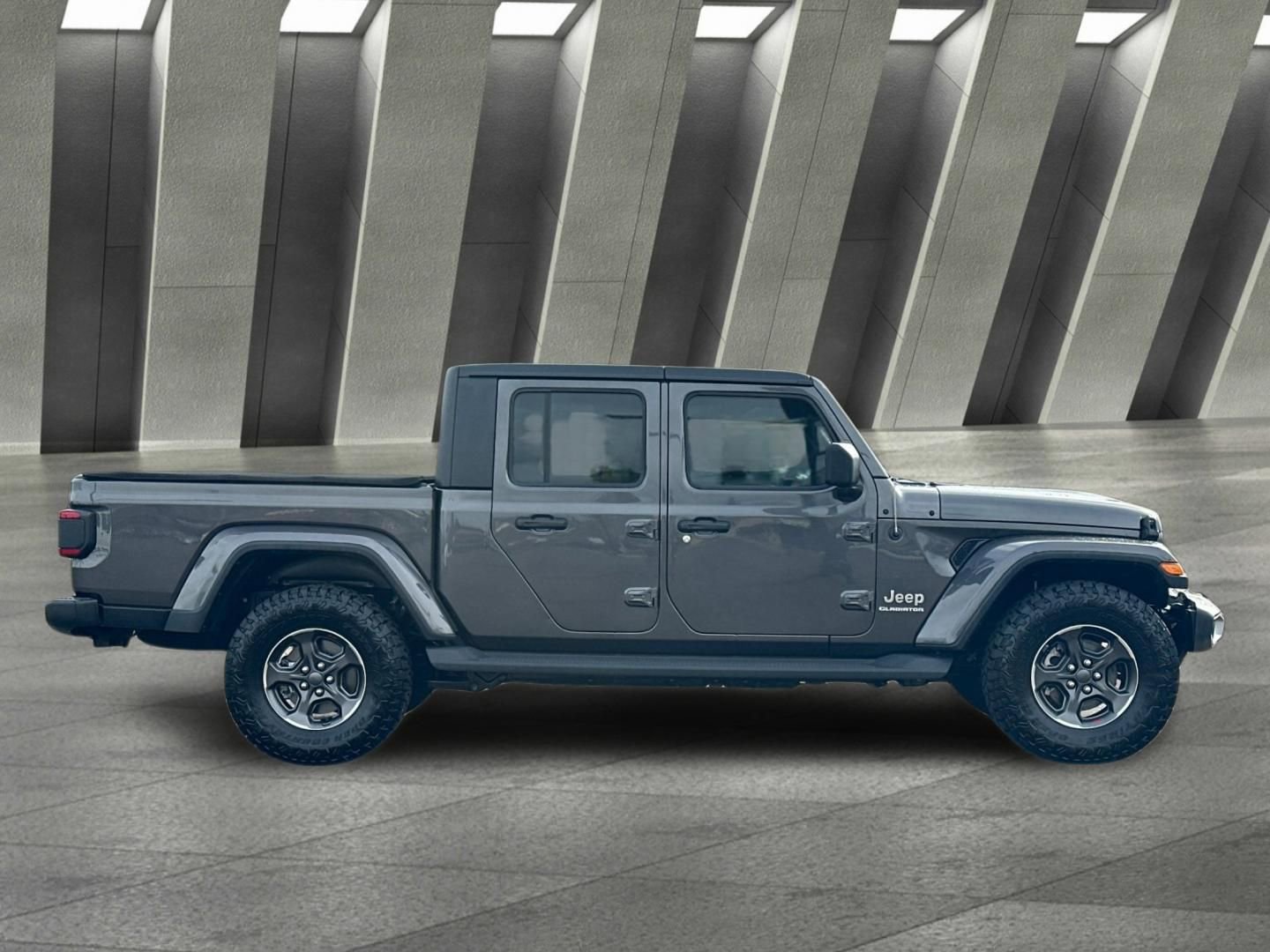 Used 2020 Jeep Gladiator Overland image 3