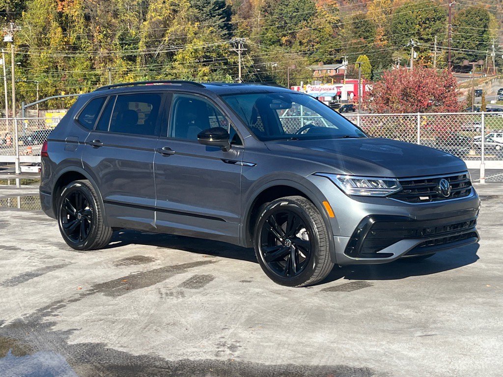 Used 2024 Volkswagen Tiguan SE R-Line image 1