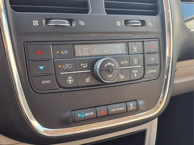 Used 2016 Chrysler Town & Country Touring w/ Driver Convenience Group FWD image 8