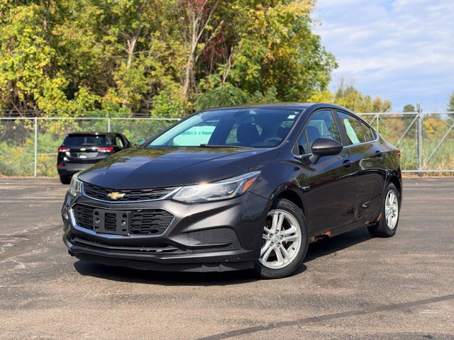 Used 2017 Chevrolet Cruze LT w/ LT Convenience Package FWD image 2
