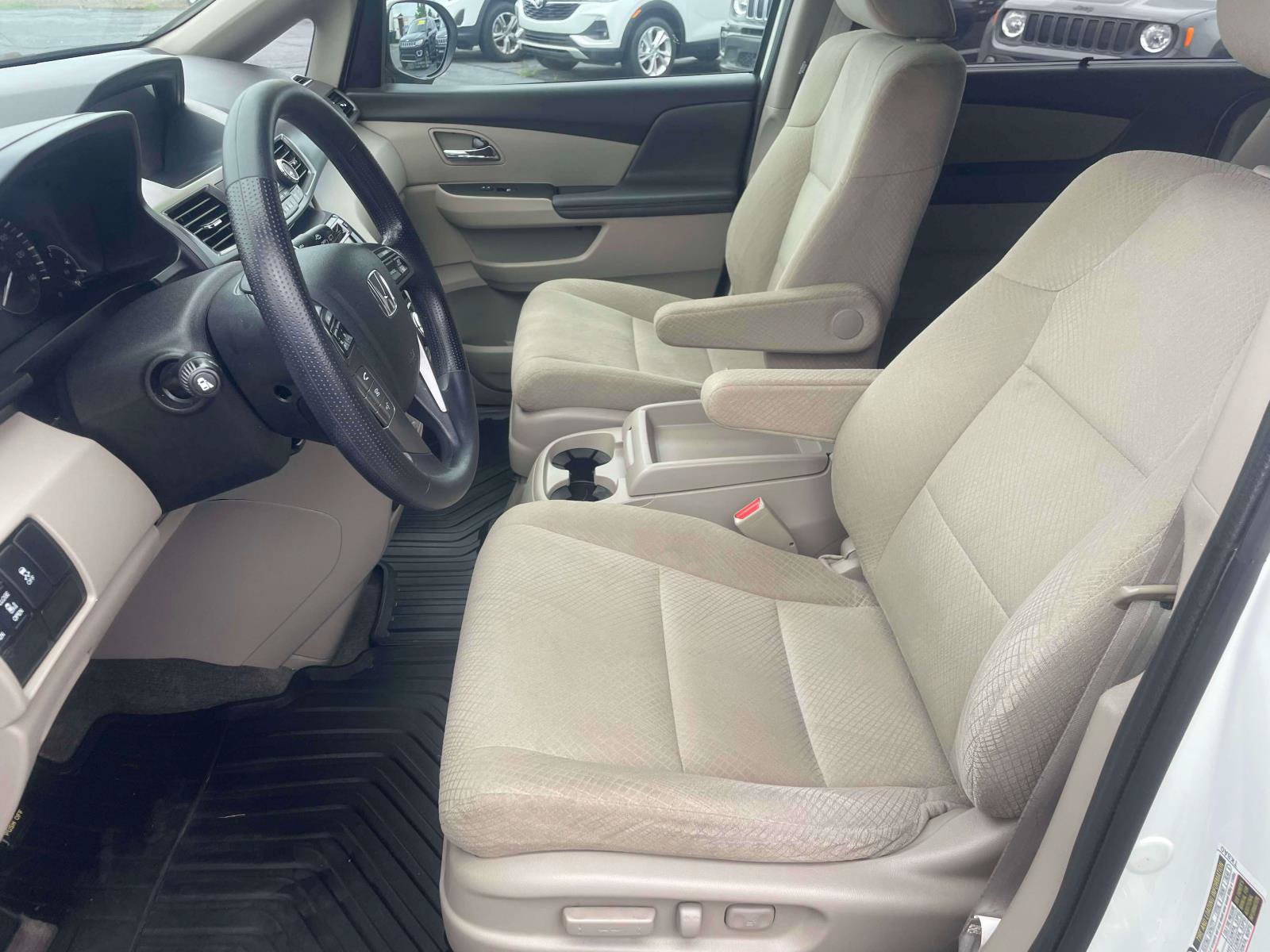Used 2017 Honda Odyssey SE image 12