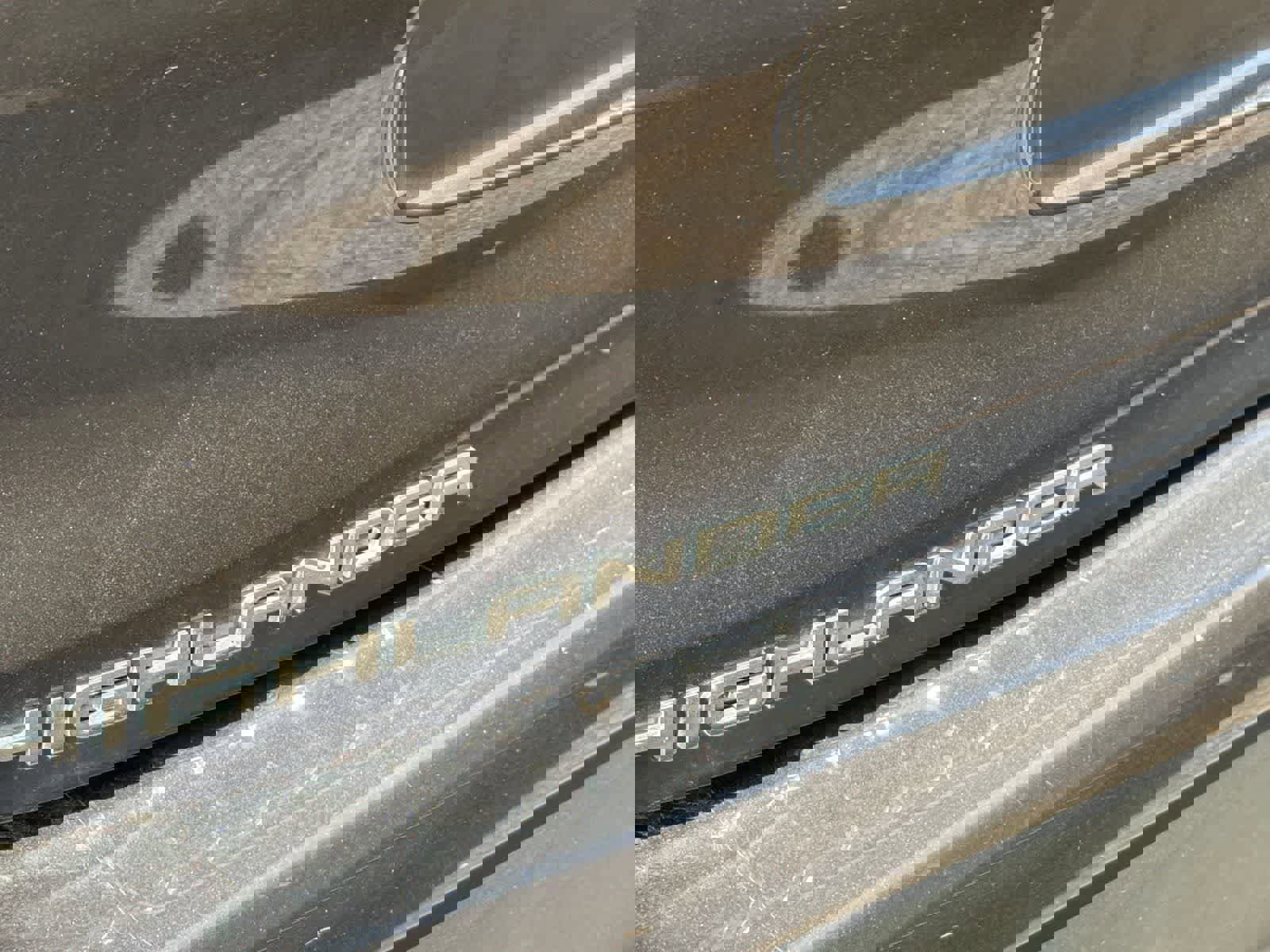 Used 2023 Toyota Highlander XLE image 11