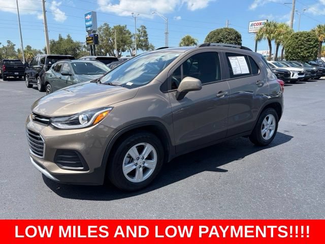 Used 2021 Chevrolet Trax LT w/ LT Convenience Package FWD image 3