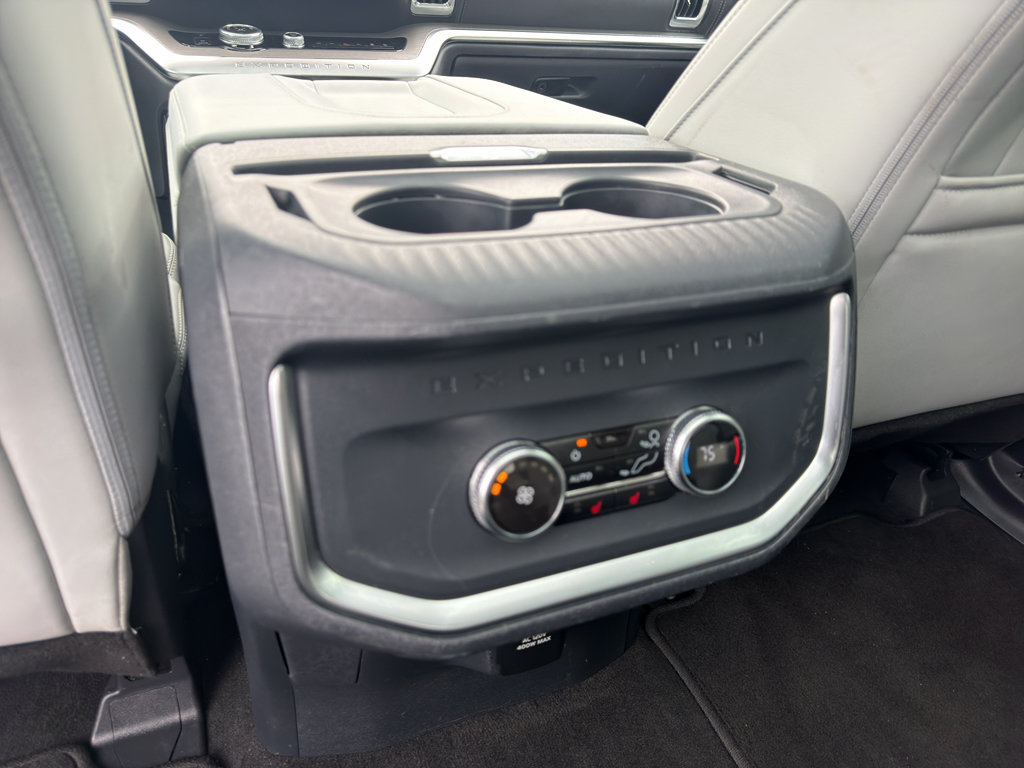 Used 2025 Ford Expedition Platinum AWD/4WD image 14