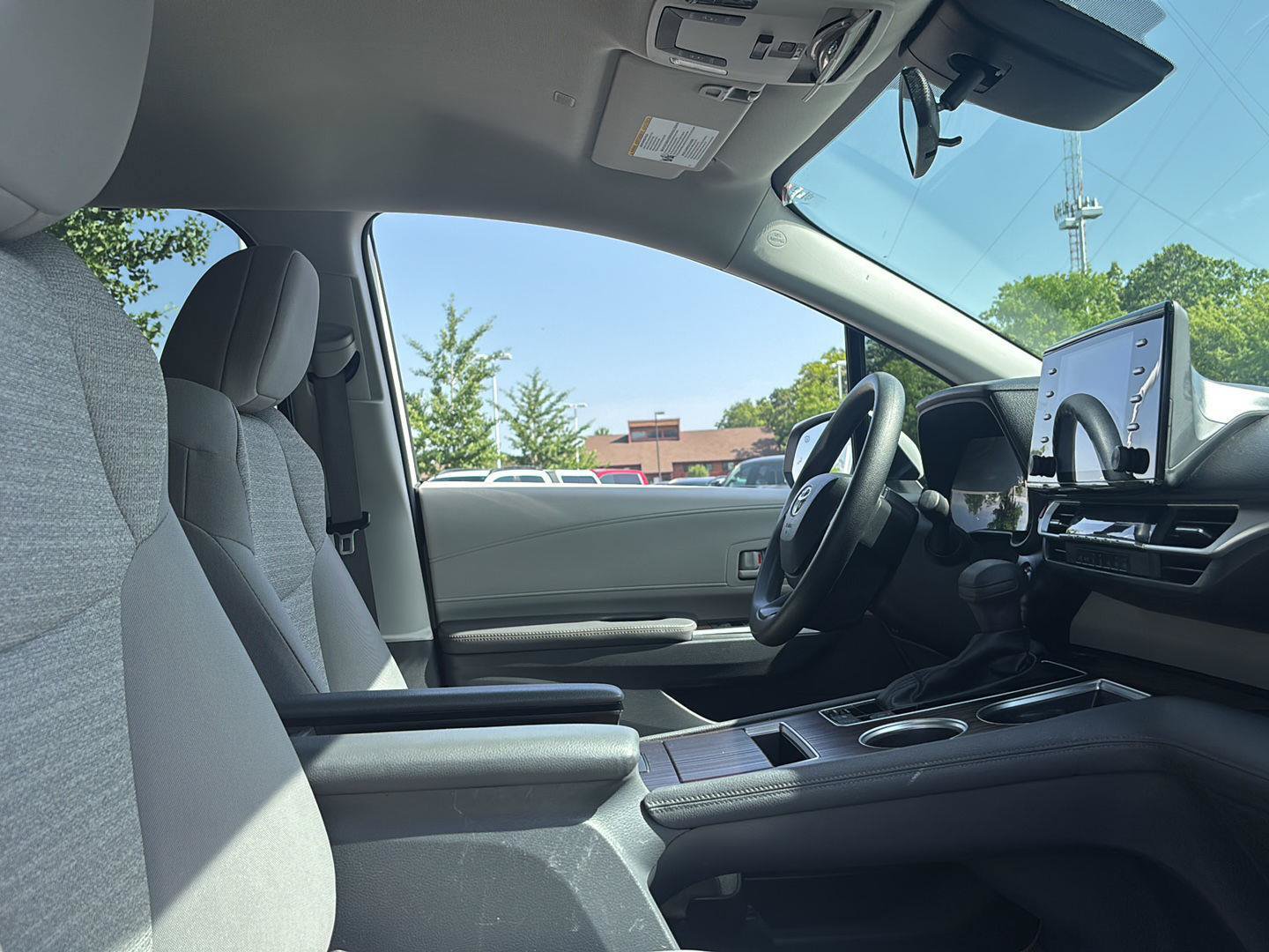 Used 2023 Toyota Sienna LE AWD/4WD image 17