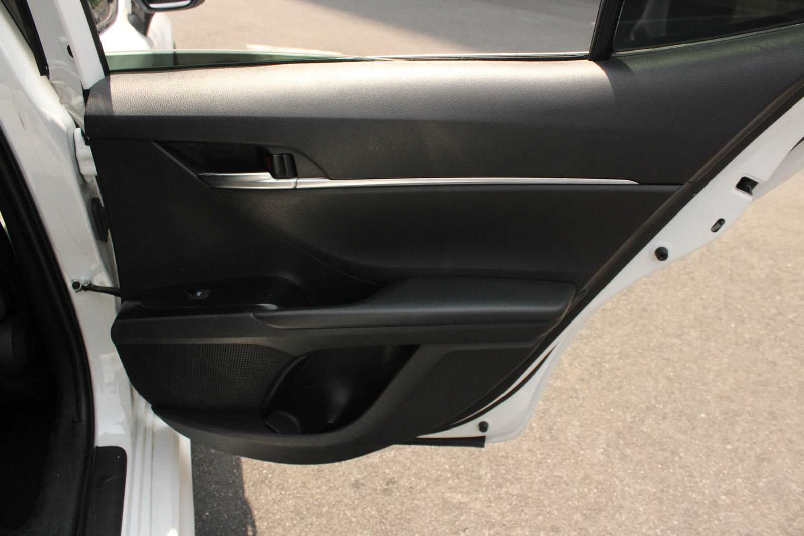 Used 2019 Toyota Camry SE FWD image 17