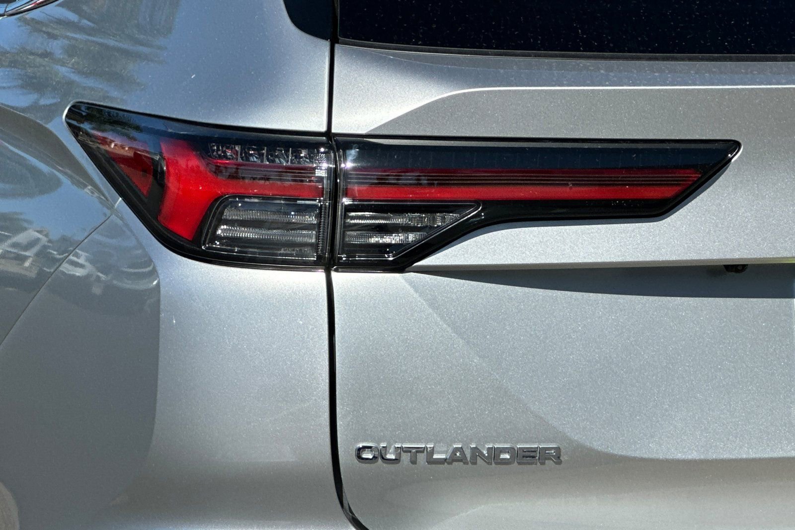 New 2025 Mitsubishi Outlander SE image 26