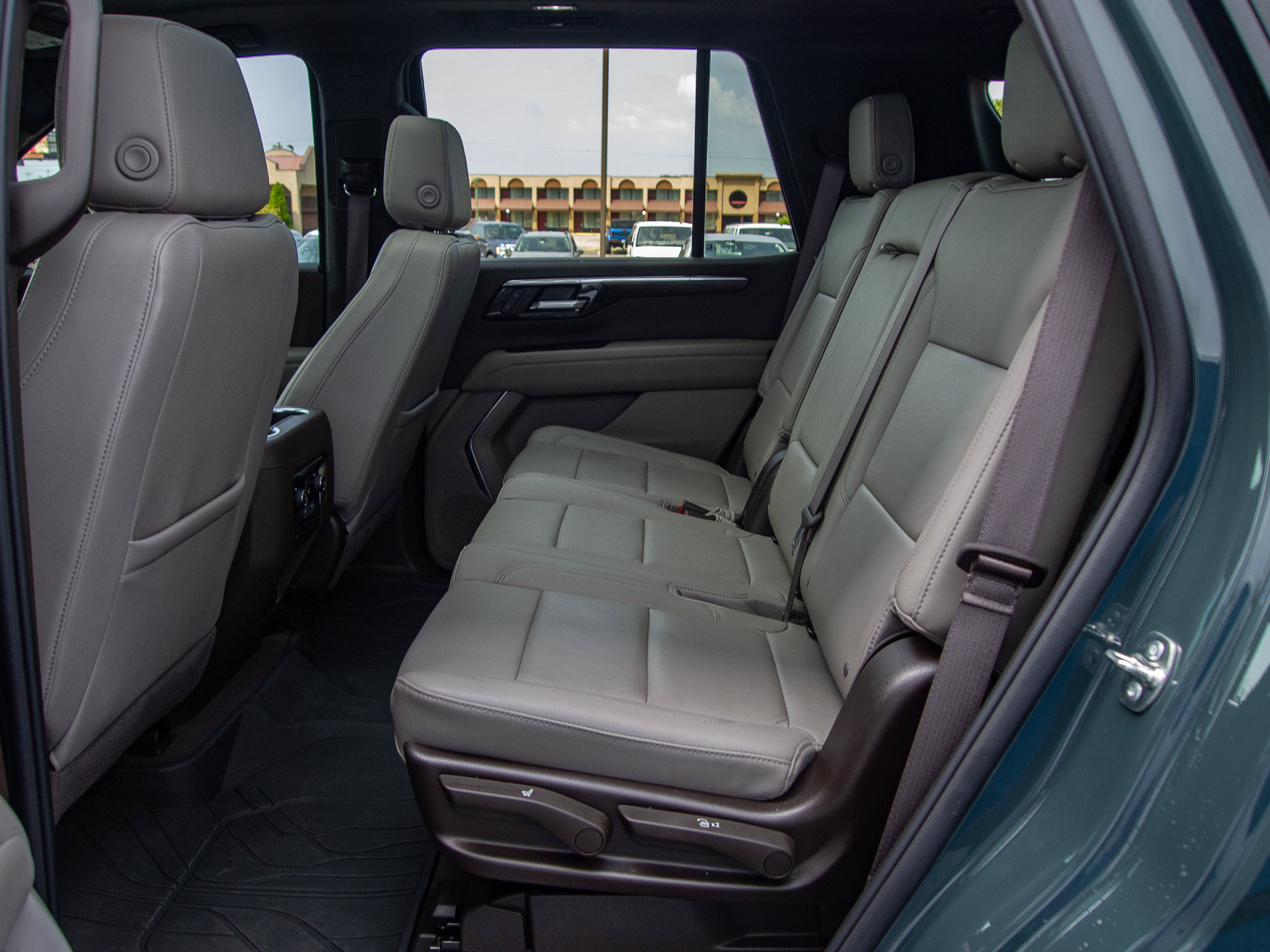 Used 2025 Chevrolet Tahoe Z71 w/ Sun And Tow Package AWD/4WD image 25