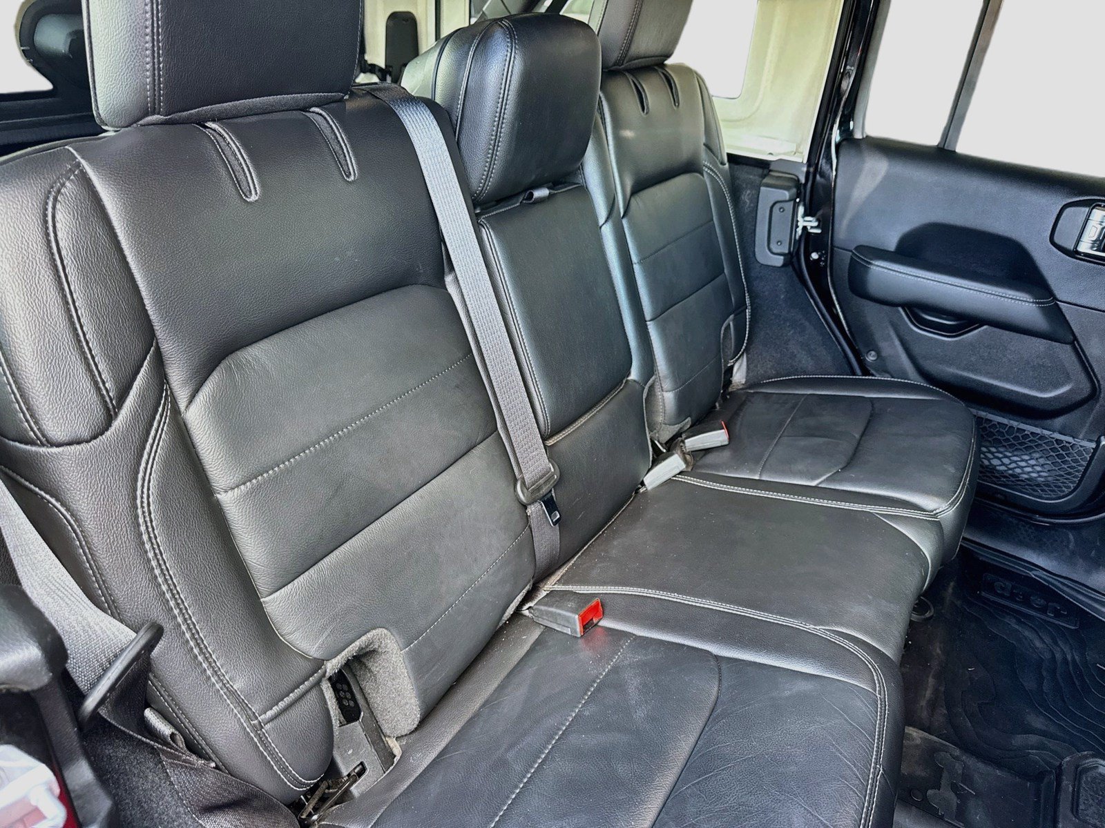 Used 2019 Jeep Wrangler Unlimited Sahara AWD/4WD image 17