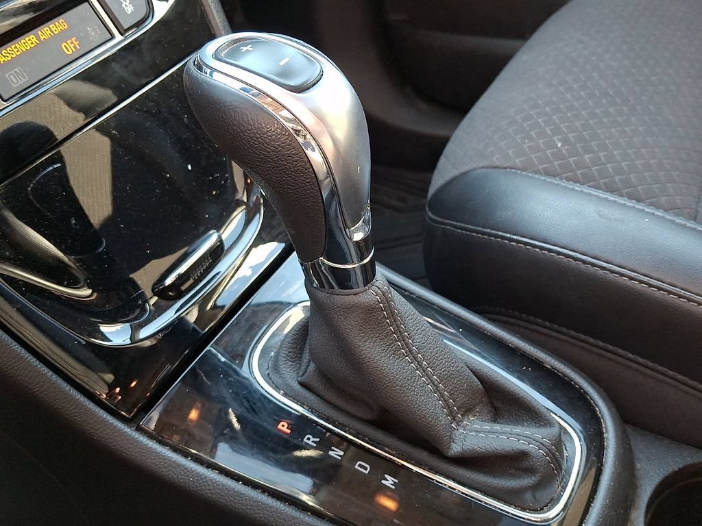 Used 2019 Buick Encore Sport Touring AWD/4WD image 14