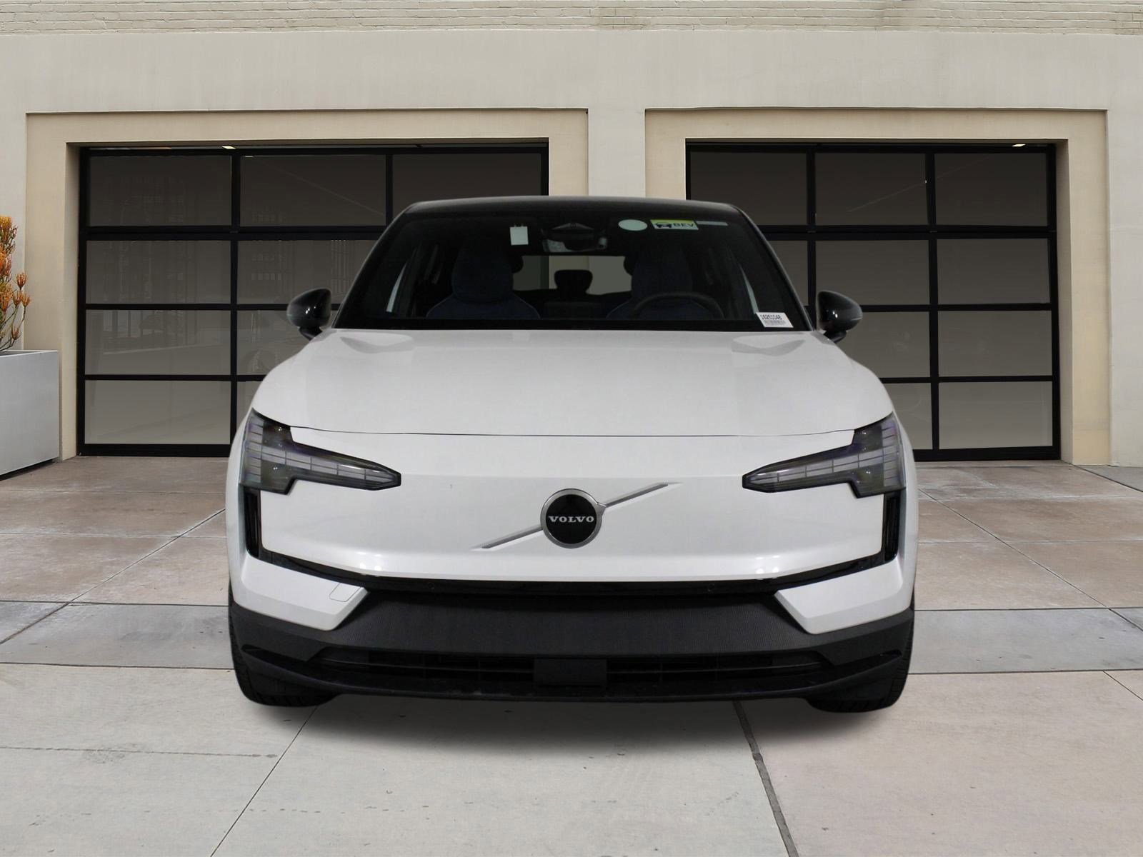 New 2025 Volvo EX30 Plus w/ Protection Package Premier image 2