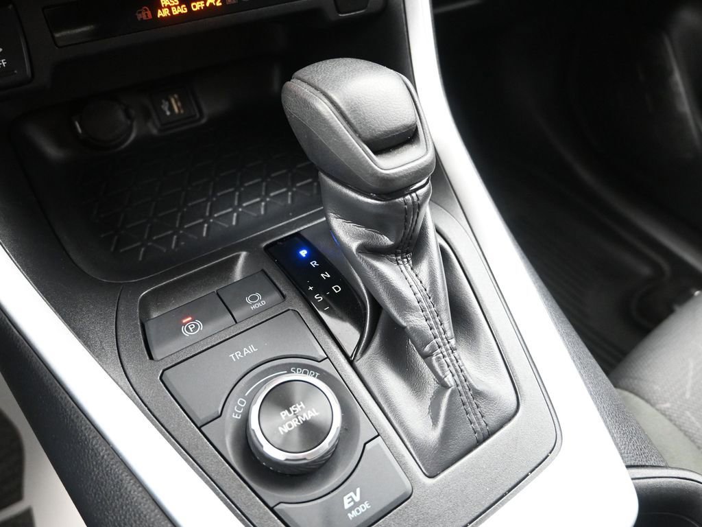 Used 2025 Toyota RAV4 XLE w/ Convenience Package image 23