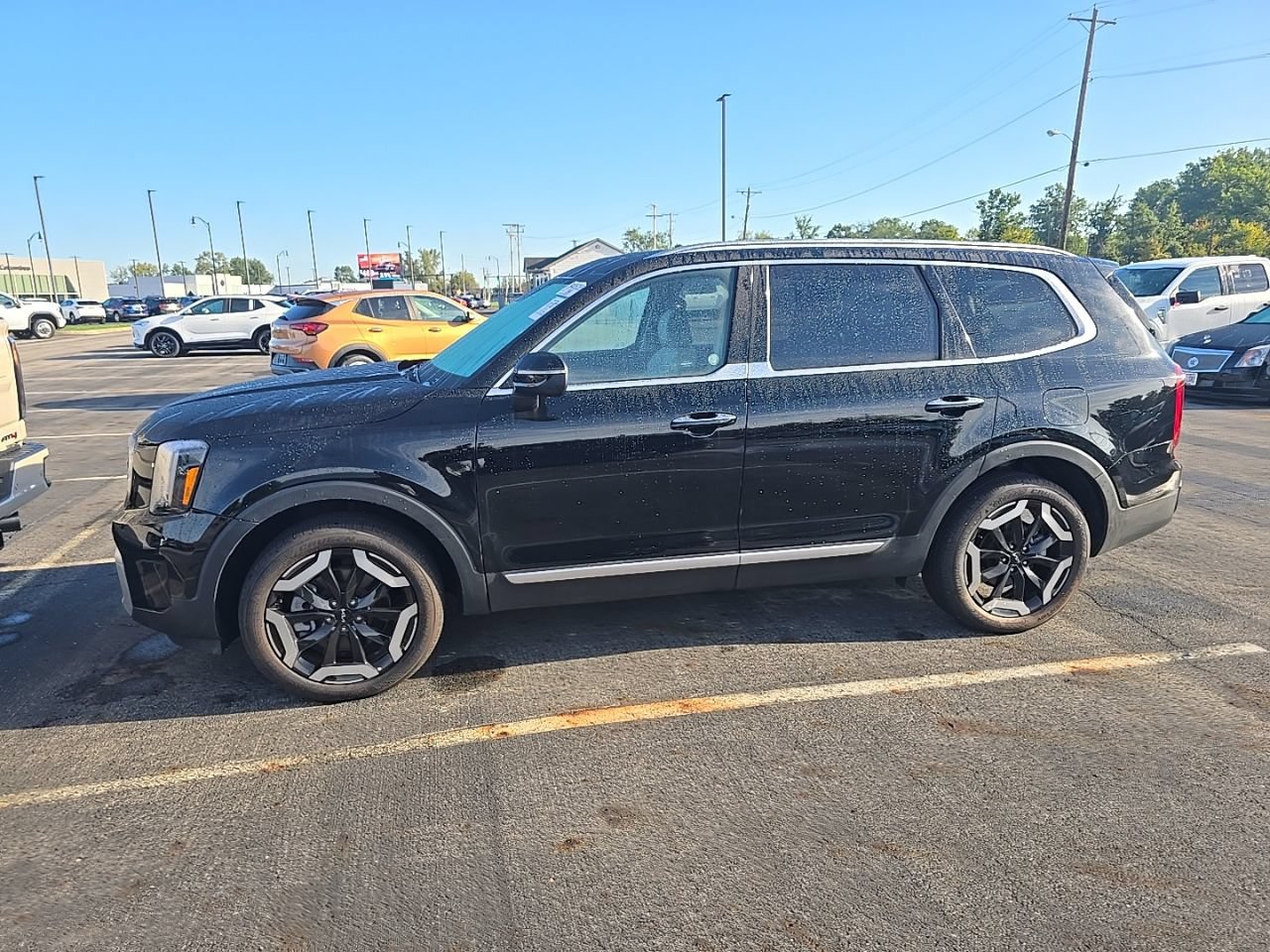 Used 2025 Kia Telluride S FWD image 2