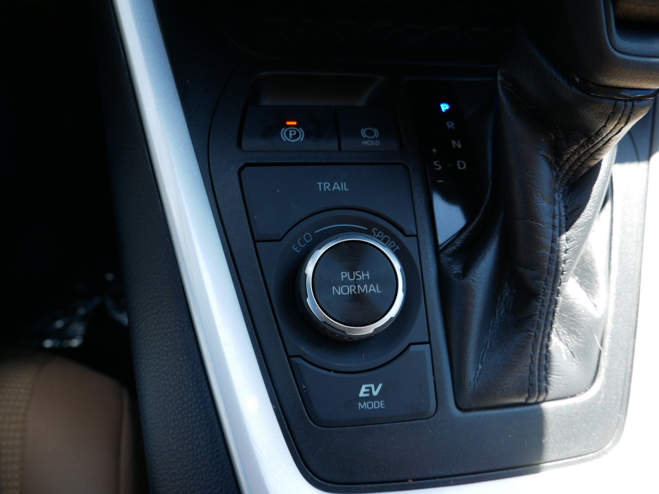 Used 2021 Toyota RAV4 LE AWD/4WD image 30