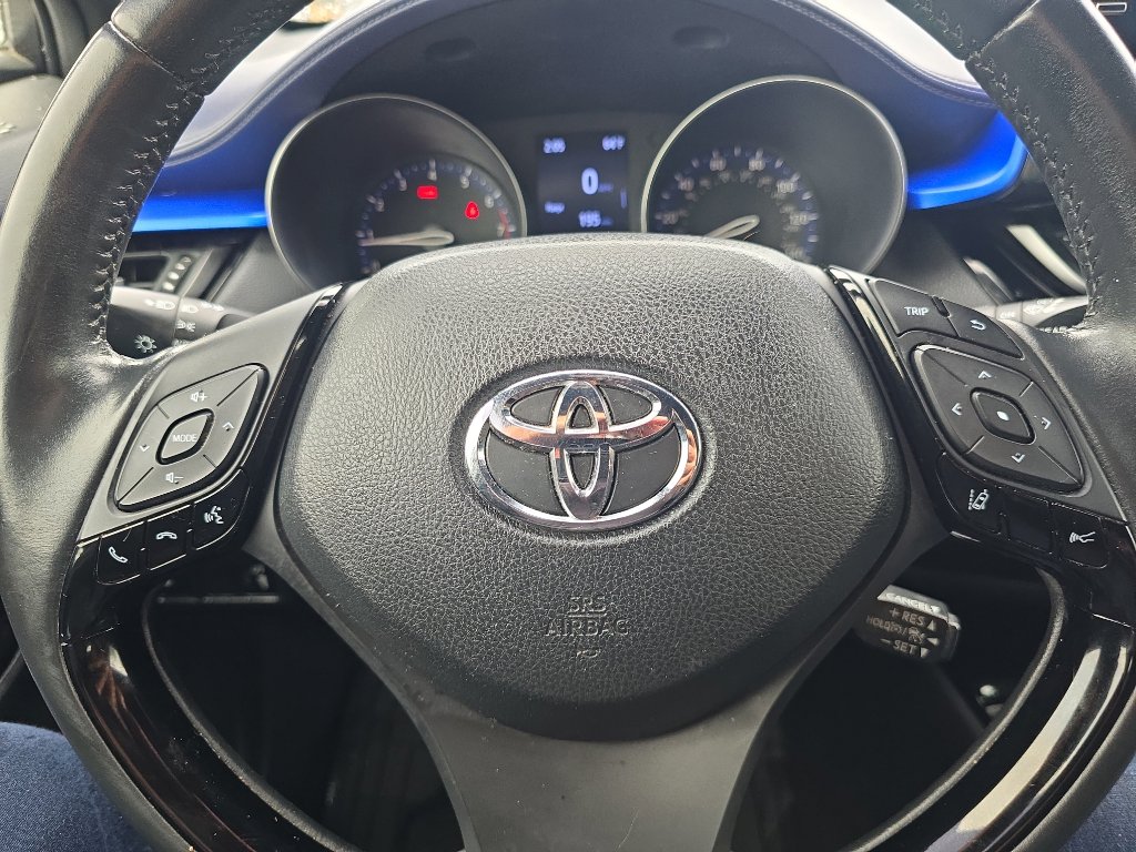 Used 2020 Toyota C-HR XLE image 23