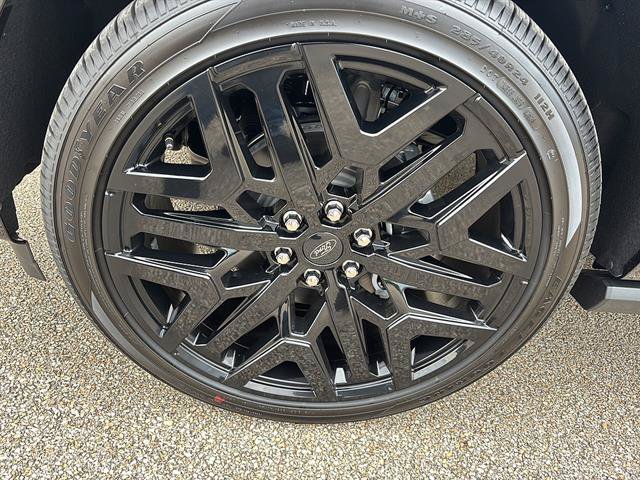 New 2027 Ford Expedition Platinum w/ Stealth Performance Package AWD/4WD image 9