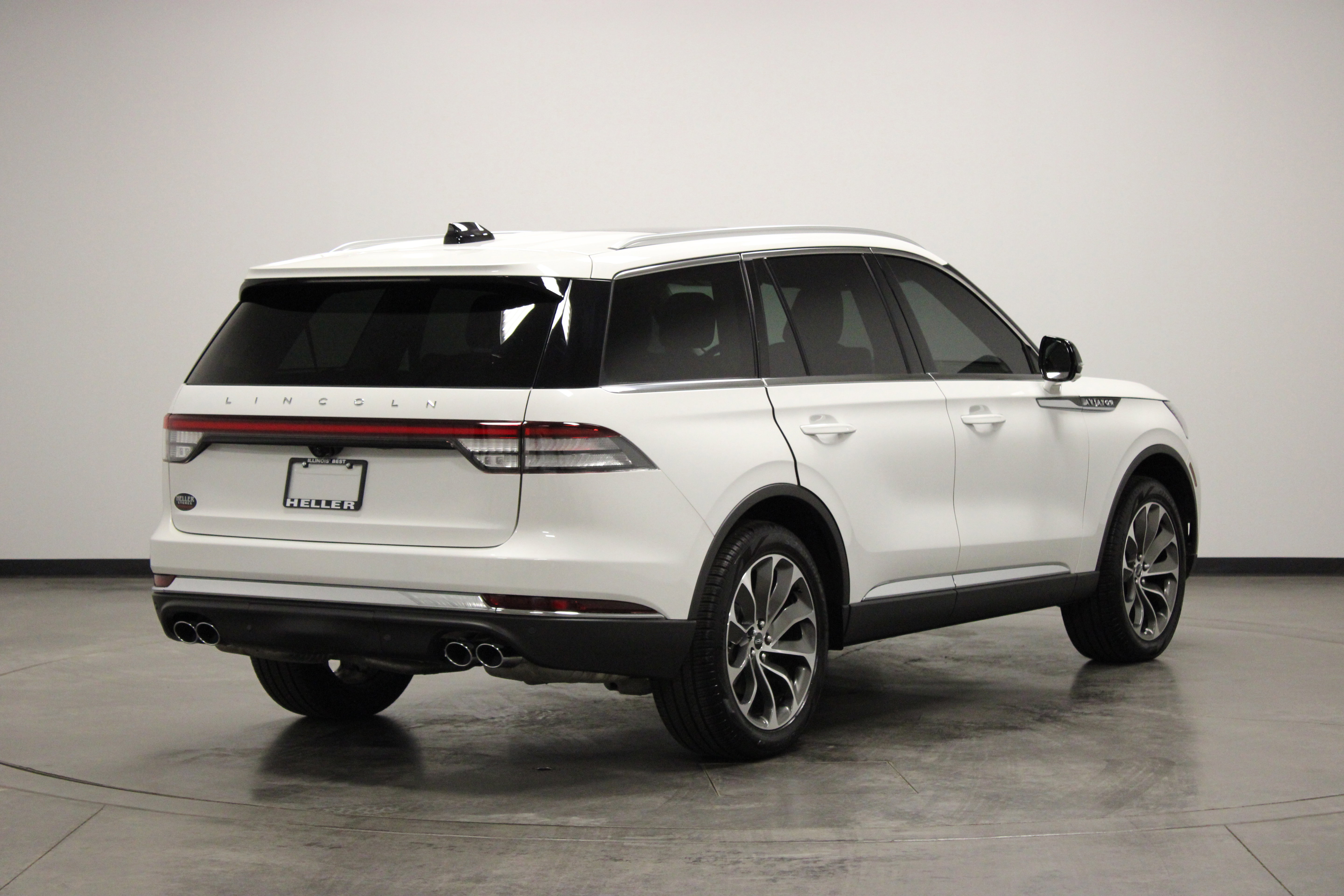 Used 2025 Lincoln Aviator AWD w/ Equipment Group 101A image 8