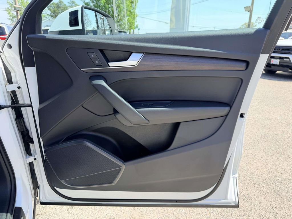 Used 2021 Audi Q5 2.0T Premium w/ Convenience Package image 11