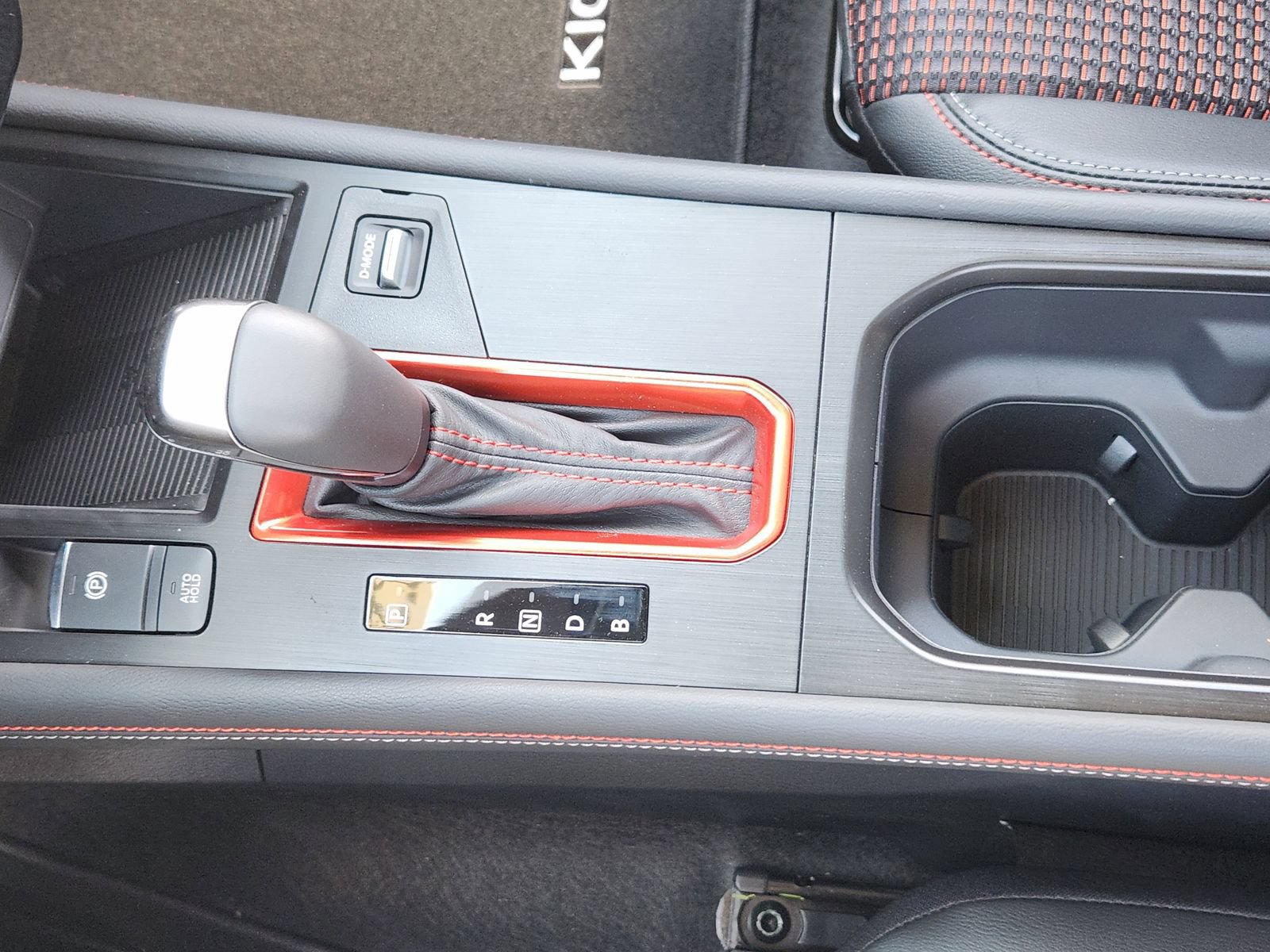 Certified 2025 Nissan Kicks SR FWD image 18