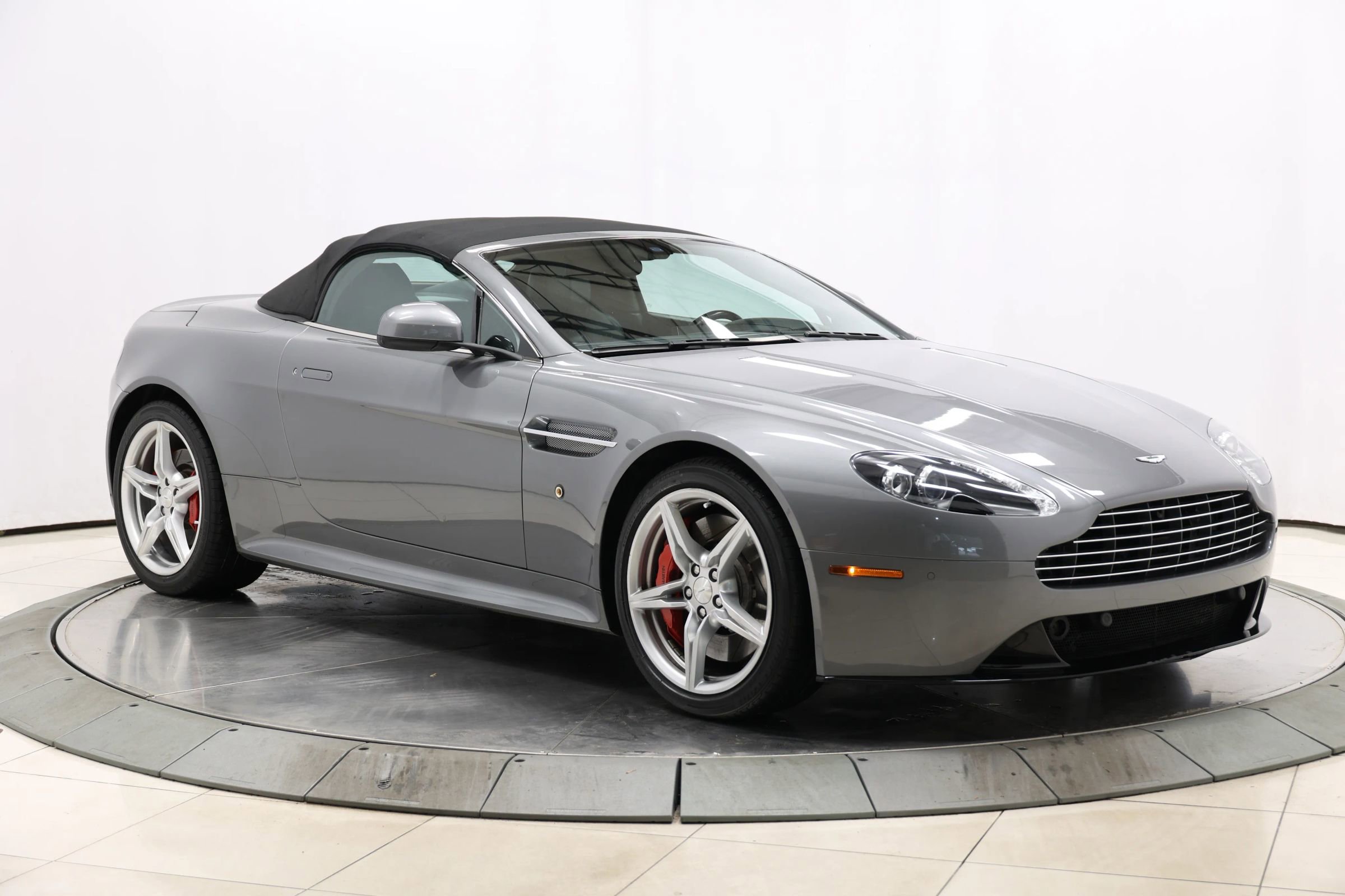 Used 2016 Aston Martin V8 Vantage S image 52