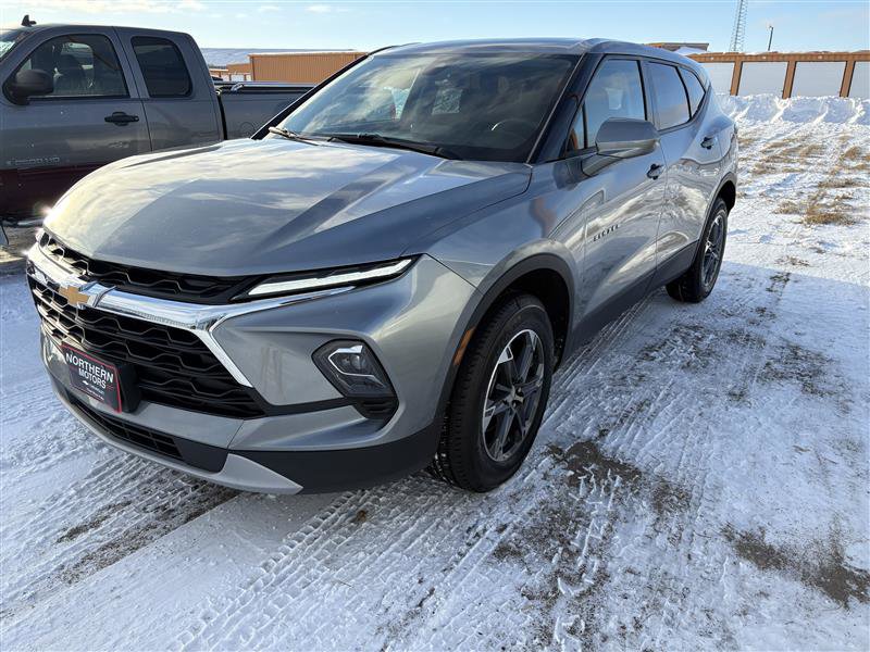 Used 2025 Chevrolet Blazer LT image 2